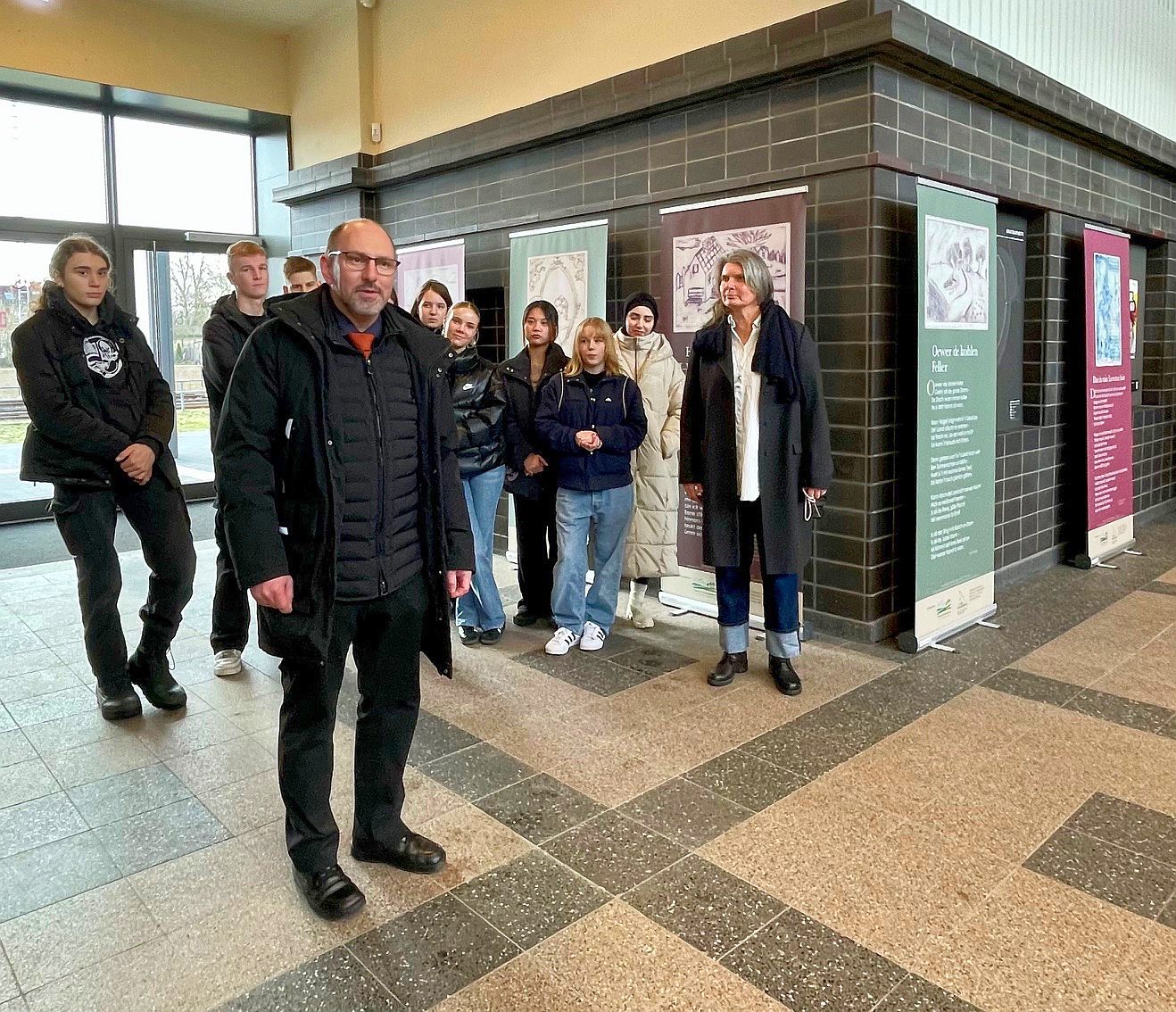 Ausstellung im Bahnhof Wittstock 10 Mit Burgermeister Dr. Wacker Kunstkurs 10 Gymnasium