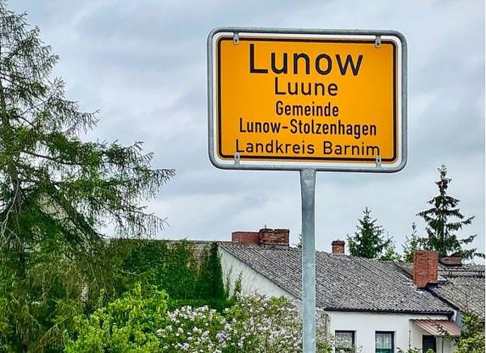 ortstafel lunow luune